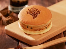 COLD STONE 黑糖牛奶珍珠冰銅燒買一送一!泡泡先生藍莓馬卡龍、香草焦糖餅乾冰銅燒在 7 - ELEVEN 也買得到!