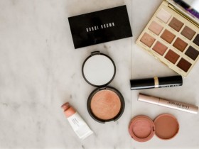 屈臣氏全年最低價?康是美多樣商品買一送一,美妝保養幫你比價!衛生棉單片售價幫你算!