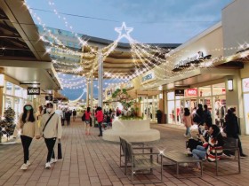 聖誕雪景、奇幻魔術秀在華泰名品城!36 家攤位與 2 輛行動餐車的幸福聖誕市集都在桃園!