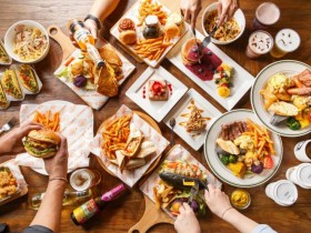 Campus Cafe「外帶自取七折」!豐盛木盆沙拉、道地美式漢堡在家享用!