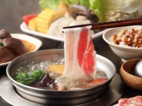 「錢都涮涮鍋」外帶火鍋品贈送肉品五選一、消費滿500元整單85折!「攪攪風味小火鍋」外帶鍋肉量加大不加價,吃好吃滿!