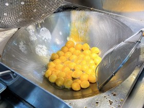 【台北車站美食】金點地瓜球25元銅板價,三種口味任意選!