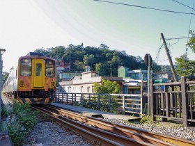 【台鐵平溪/深澳線】火車時刻表/車站附近景點及一日券優惠票價一起看
