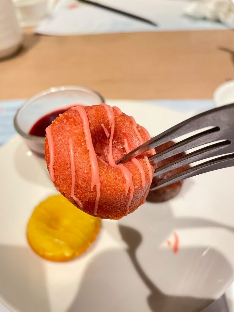 覆盆莓甜甜圈