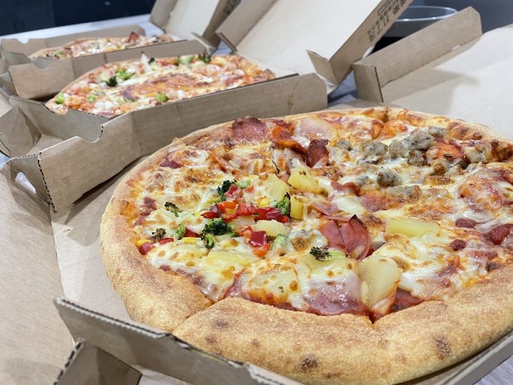 達美樂三個大披薩