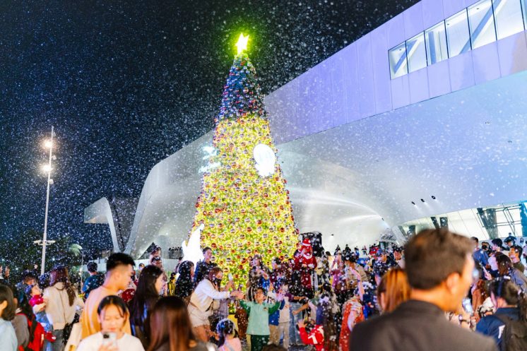 衛武營聖誕樹飄雪
