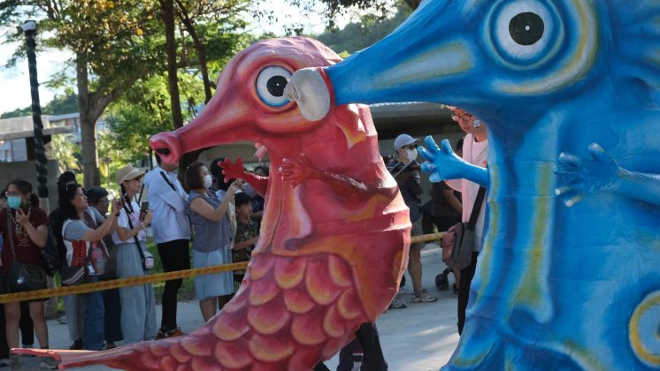 台東博覽會踩街嘉年華畫面