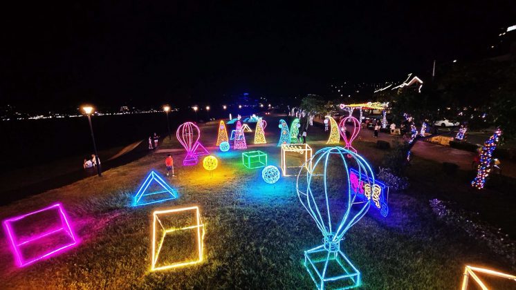 八里光雕展內容