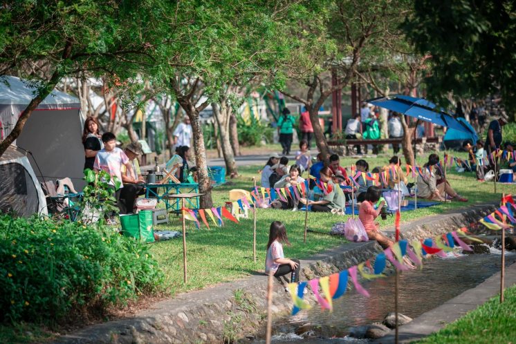斜坡上的藝術節市集